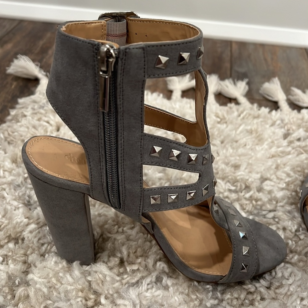 Gray suede heels - Picture 4 of 5
